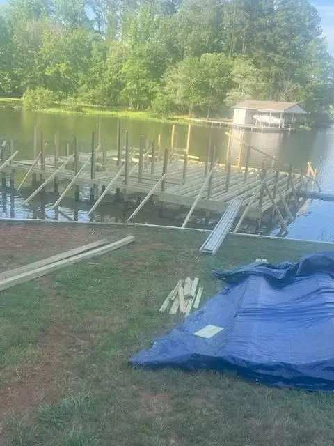 Sundeck boathouse in Joyceville, stage photo