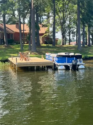 Twin Lakes boathouse, Pea Hill Creek