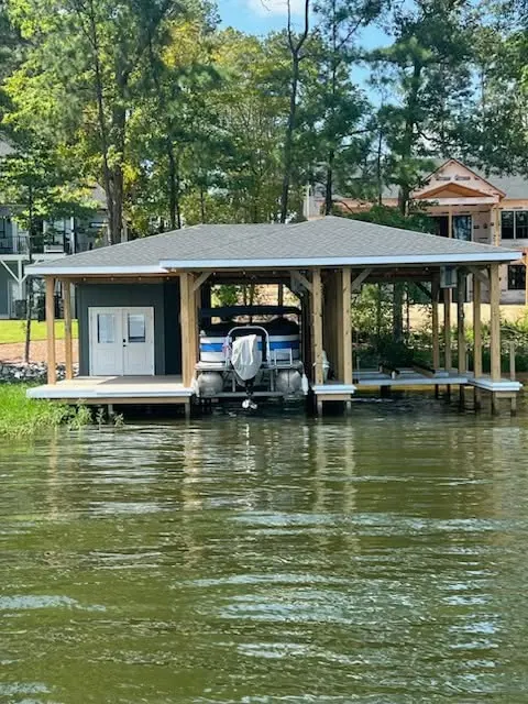 Finished Twin Lakes boathouse, Shearwater Court