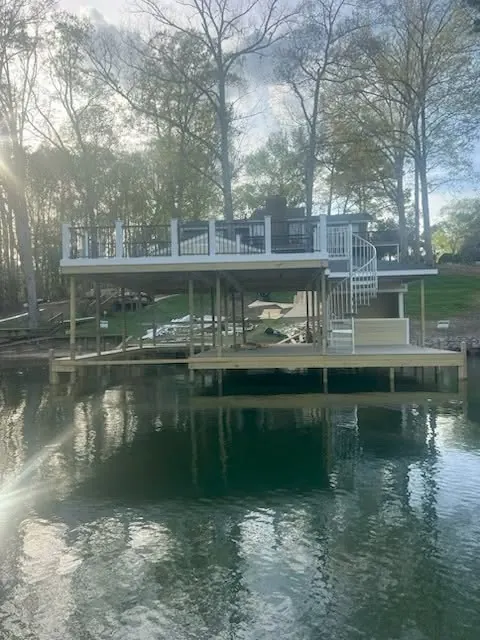 Sundeck boathouse on Vincent Circle, stage photo